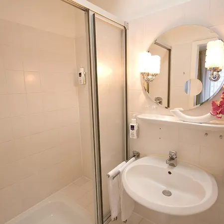 Hotel Deutsche Eiche 3*